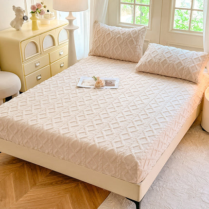 Beige Ultra Soft Plush Fitted Sheet - Winter Warm Plush Bed Sheet Embossed Diamond Pattern (150x200cm).