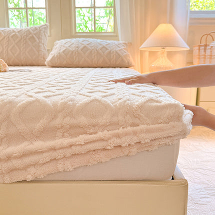 Beige Ultra Soft Plush Fitted Sheet - Winter Warm Plush Bed Sheet Embossed Diamond Pattern (150x200cm).