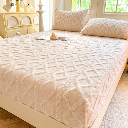 Beige Ultra Soft Plush Fitted Sheet - Winter Warm Plush Bed Sheet Embossed Diamond Pattern (150x200cm).