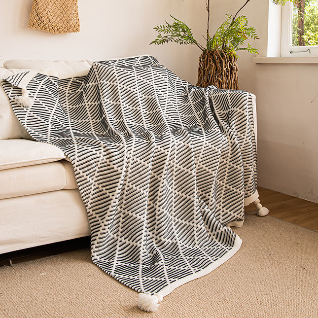 Black and Beige Diamond Pattern Soft Cozy Knit Throw Blanket with Tassels - Geometric Pattern Lightweight Acrylic Blanket for Sofa Couch Bed, 130x150cm.