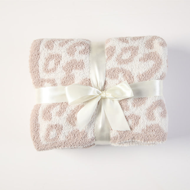 Beige Luxurious Leopard Print Knit Throw Blanket - Ultra-Soft Jacquard Plush for Sofa, Bed & Cozy Comfort (130x150cm).