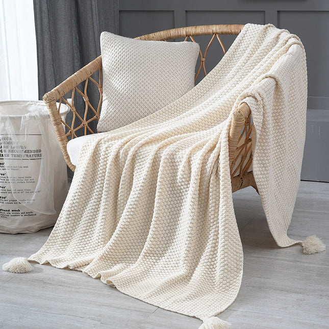110cm x 150cm Beige Knitted Sofa Blanket for Autumn and Winter Naps.
