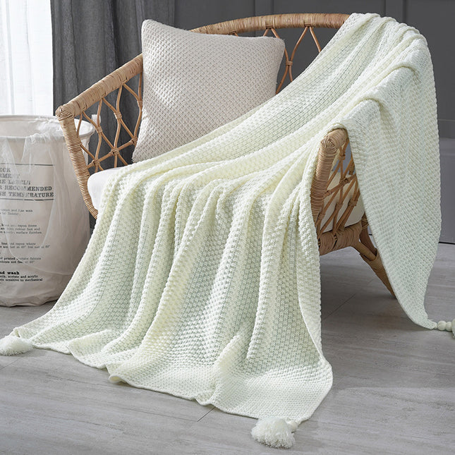 110cm x 150cm White Knitted Sofa Blanket for Autumn and Winter Naps.