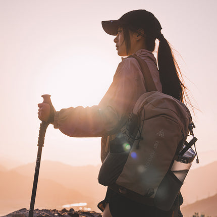 Balck-white 20L Lightweight Hiking Backpack for Camping, Travel, and Commuting.