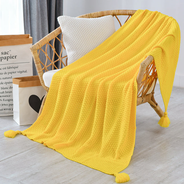 110cm x 150cm Yellow Knitted Sofa Blanket for Autumn and Winter Naps.