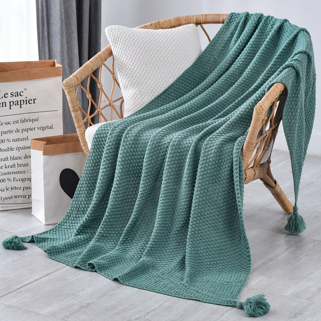 110cm x 150cm Green Knitted Sofa Blanket for Autumn and Winter Naps.