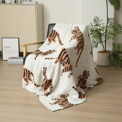Tiger Pattern Knitted Sofa Blanket with Plush Side, 130 x 160 cm, 950g, Ideal for Napping and Office Use.