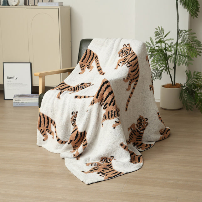 Tiger Pattern Knitted Sofa Blanket with Plush Side, 130 x 160 cm, 950g, Ideal for Napping and Office Use.