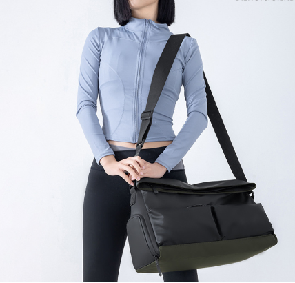 Multifunctional Travel Bag with Dry-Wet Separation - Fitness Business Crossbody, Black.