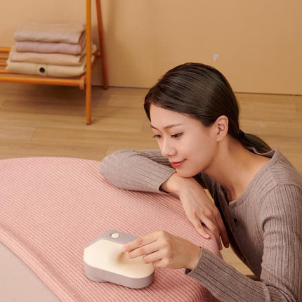 Rechargeable Electric Fabric Shaver - Powerful Lint Remover with Dual-Ring Blades & Ergonomic Design(black and white).