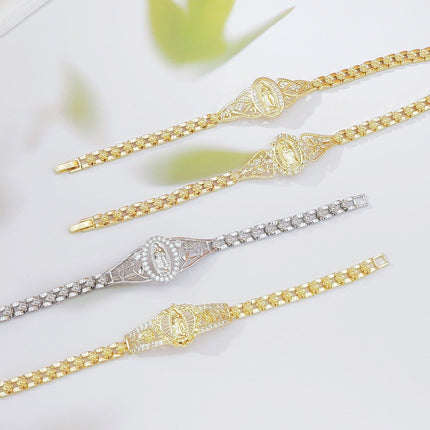 Elegant Hollow Floral Geometric Bracelet – Gold-Plated Copper Fashion Jewelry with Delicate Chain Design(R80）.