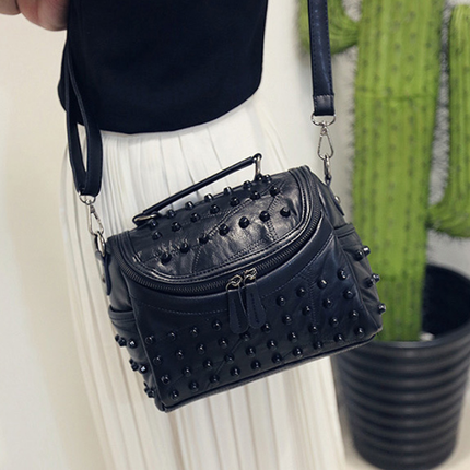 Women's Black Studded Handbag Soft PU Leather Crossbody Shoulder Bag with Rivets Trendy Box Purse 22cm for Travel Party.