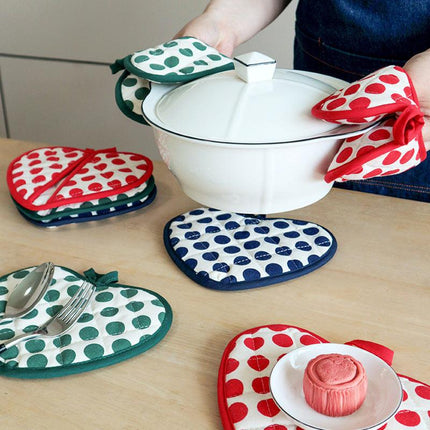 Green 2 Pack Heart Shaped Oven Mitts Heat Resistant Cotton Pot Holders Double Layer Thick Insulation Kitchen Gloves for Baking Cooking.