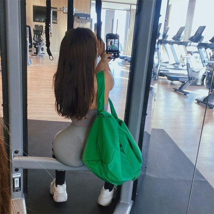 Green Large-Capacity Nylon Sports Fitness Bag(42x27x23cm) - Multi-functional Yoga Training & Travel Duffel, Waterproof Solid Color.