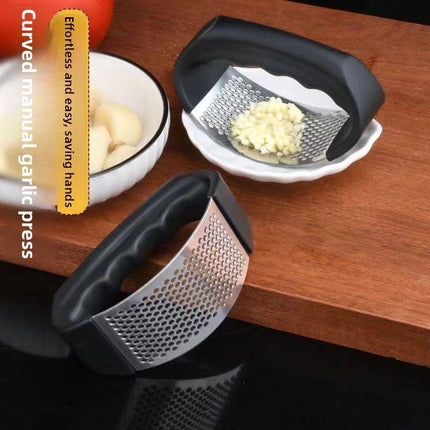 Black Stainless Steel Garlic Press Rocker Ergonomic Garlic Crusher and Ginger Mincer Professional Kitchen Tool.