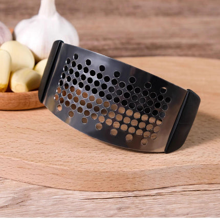 Black Stainless Steel Garlic Press Rocker Ergonomic Garlic Crusher and Ginger Mincer Professional Kitchen Tool.