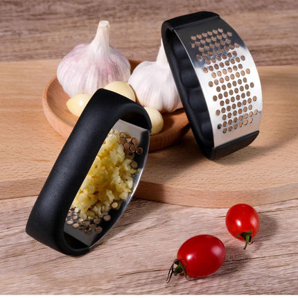 Black Stainless Steel Garlic Press Rocker Ergonomic Garlic Crusher and Ginger Mincer Professional Kitchen Tool.