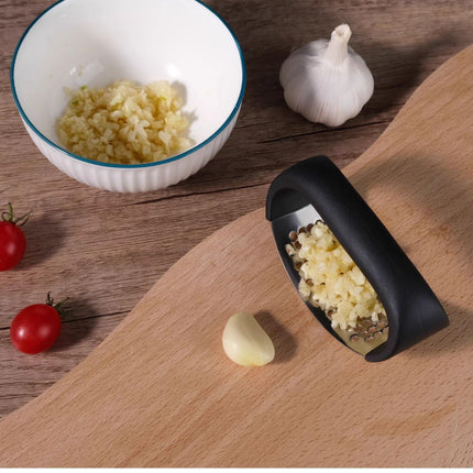 Black Stainless Steel Garlic Press Rocker Ergonomic Garlic Crusher and Ginger Mincer Professional Kitchen Tool.