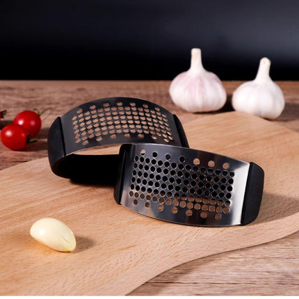 Black Stainless Steel Garlic Press Rocker Ergonomic Garlic Crusher and Ginger Mincer Professional Kitchen Tool.