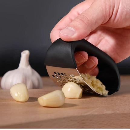 Black Stainless Steel Garlic Press Rocker Ergonomic Garlic Crusher and Ginger Mincer Professional Kitchen Tool.