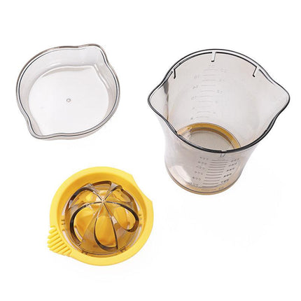 Manual Citrus Juicer & Hand Squeezer - 600ml Measuring Cup with Dual Reamer for Lemons & Oranges - Non-Slip Portable Fruit Press for Kitchen & Camping.