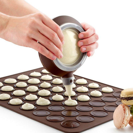 2-Pack Food Grade Silicone Macaron Piping Pot Squeezer with 5 Interchangeable Nozzles for Dessert Decorating and Home Baking Essentials.