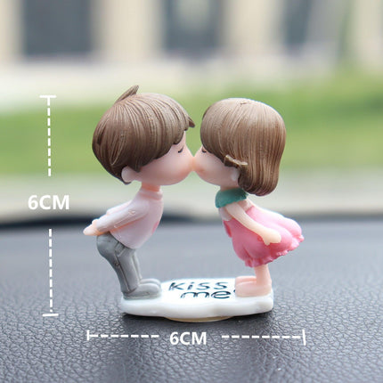 Kissing Couple Cute Couple Car Ornament for Dashboard – Romantic Interior Decoration for Vehicles.