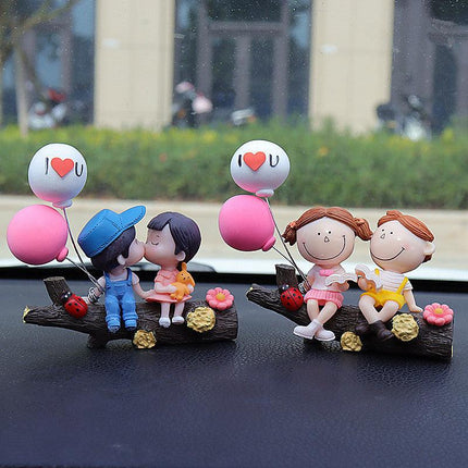 Kissing Couple Cute Couple Car Ornament for Dashboard – Romantic Interior Decoration for Vehicles.