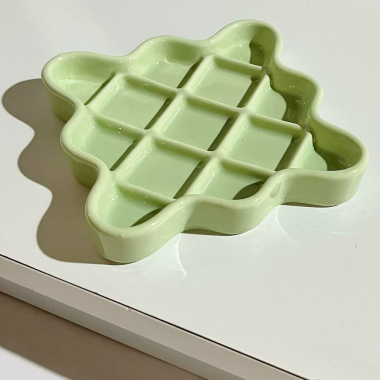 Green Ceramic Slow Feeder Licking Plate for Cats and Dogs | Raised Anti-Choking Grid Design | 11.5 cm Durable Pet Dish.
