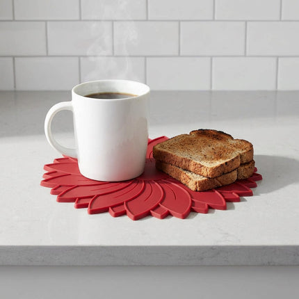 5-Piece Round Flower Silicone Trivet Set – Heat-Resistant, Non-Slip, Dishwasher-Safe Pot Holder for Kitchen Protection and Table Decoration.