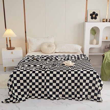 Black and white check Double-Sided Plaid Fleece Blanket – 100×150cm Machine Washable, No-Shedding Flannel Throw for Office, Air Conditioning & Nap Use.