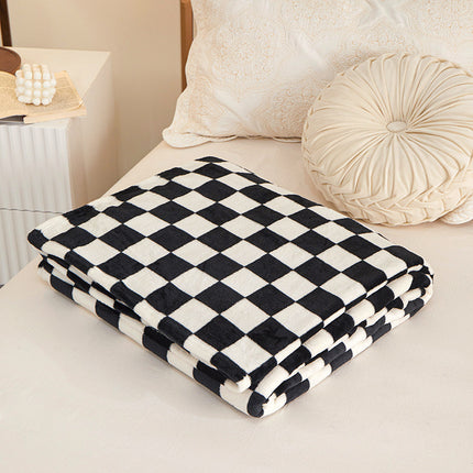 Black and white check Double-Sided Fleece Blanket – 150×200cm Machine Washable, No-Shedding Flannel Throw for Bed, Sofa & Air Conditioning Use.