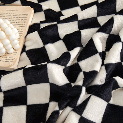 Black and white check Double-Sided Fleece Blanket – 150×200cm Machine Washable, No-Shedding Flannel Throw for Bed, Sofa & Air Conditioning Use.