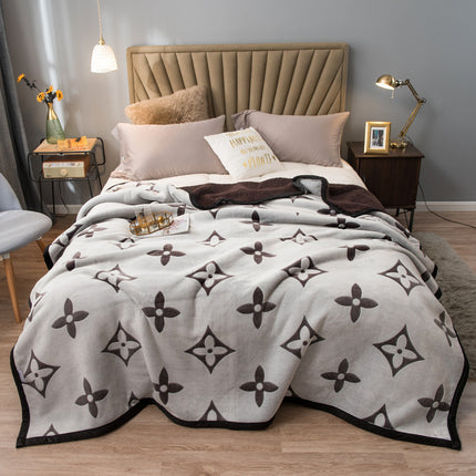 Brown Lucky Four-Leaf Clover 180x200CM Premium Double-Sided Print Flannel Blanket - Soft All-Season Air Conditioning Throw for Office Nap & Travel.
