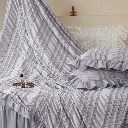 White Elegant Ruffle Seersucker Duvet Cover with 2PCS Pillow Shams - 3-Piece Vertical Stripe Clipped Floral Textured Bedding (Full Size 200 x 229 CM).
