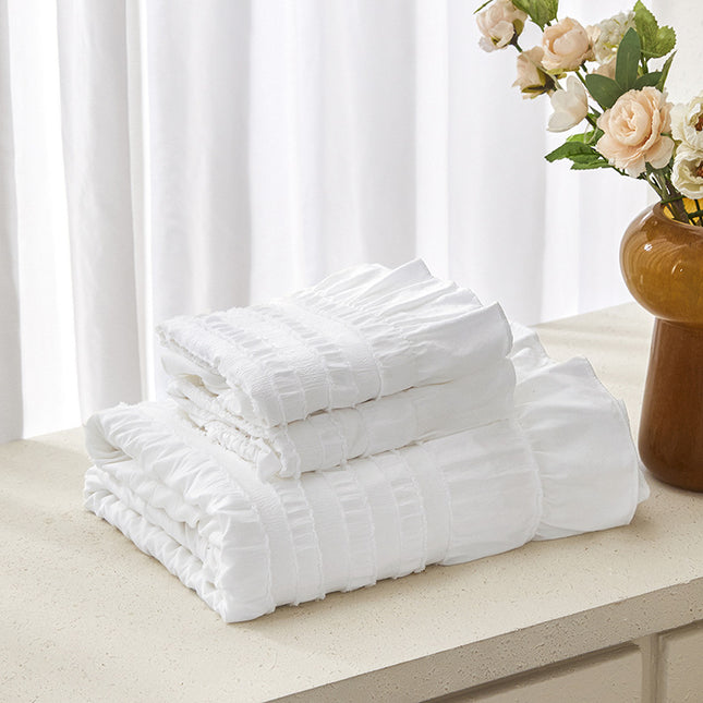 White Elegant Ruffle Seersucker Duvet Cover with 2PCS Pillow Shams - 3-Piece Vertical Stripe Clipped Floral Textured Bedding (Queen Size 229 x 229 CM).