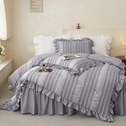White Elegant Ruffle Seersucker Duvet Cover with 2PCS Pillow Shams - 3-Piece Vertical Stripe Clipped Floral Textured Bedding (Queen Size 229 x 229 CM).