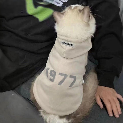 2-Pack XL sizeTrendy Pet Hoodie with "1977" Print - Warm Winter Wear for Cats and Small Dogs - with Plush Lining -   Beige and Dark Grey.