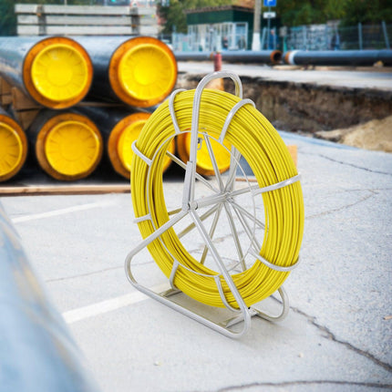 Fish Tape Fiberglass, 150 m, 7.9 mm, Duct Rodder Fishtape Wire Puller, Cable Running Rod with Steel Reel Stand, 3 Pulling Heads, Fishing Tools for Walls and Electrical Conduit, Non-Conductive.