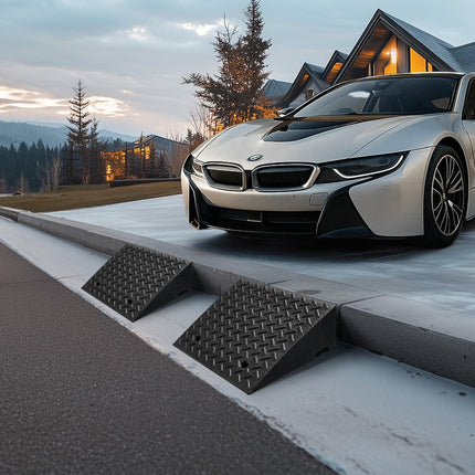 Driveway Curb Ramp, 3.175 Tons Load Capacity, 17.8 cm Rise Height Heavy Duty Curbside Bridge Ramp with Drainage Tank for Wheelchairs, Strollers, Motorcycles, Cars, Lawn Mowers & Trailers, 2 Pack.